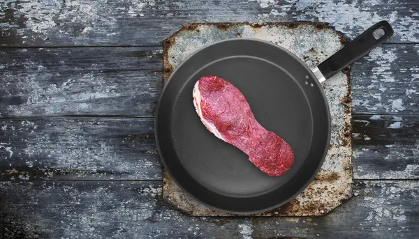 What's a steak's favorite shoe?