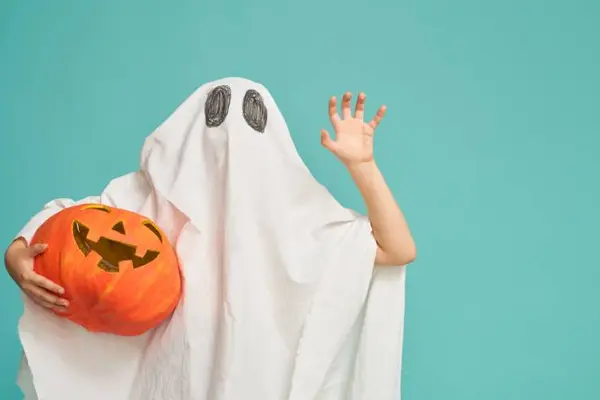 What did the ghost eat at his birthday party?