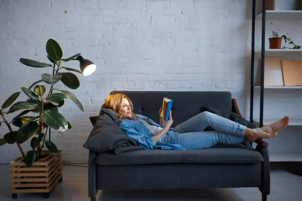 Which celebrity loves to read?