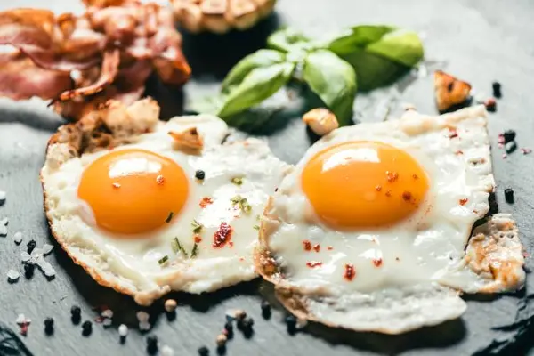 How do eggs end a TV show?